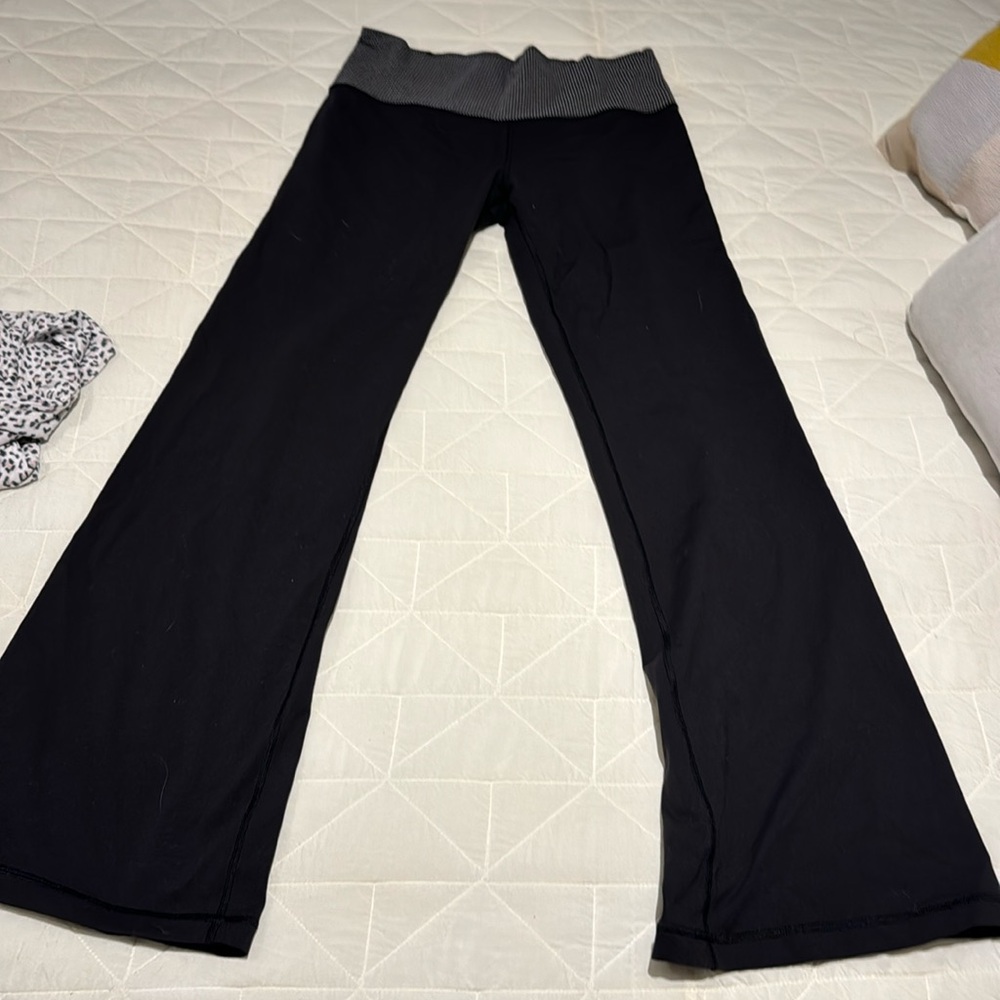 Black straight leg high waisted lululemon yoga pants leggings size 12